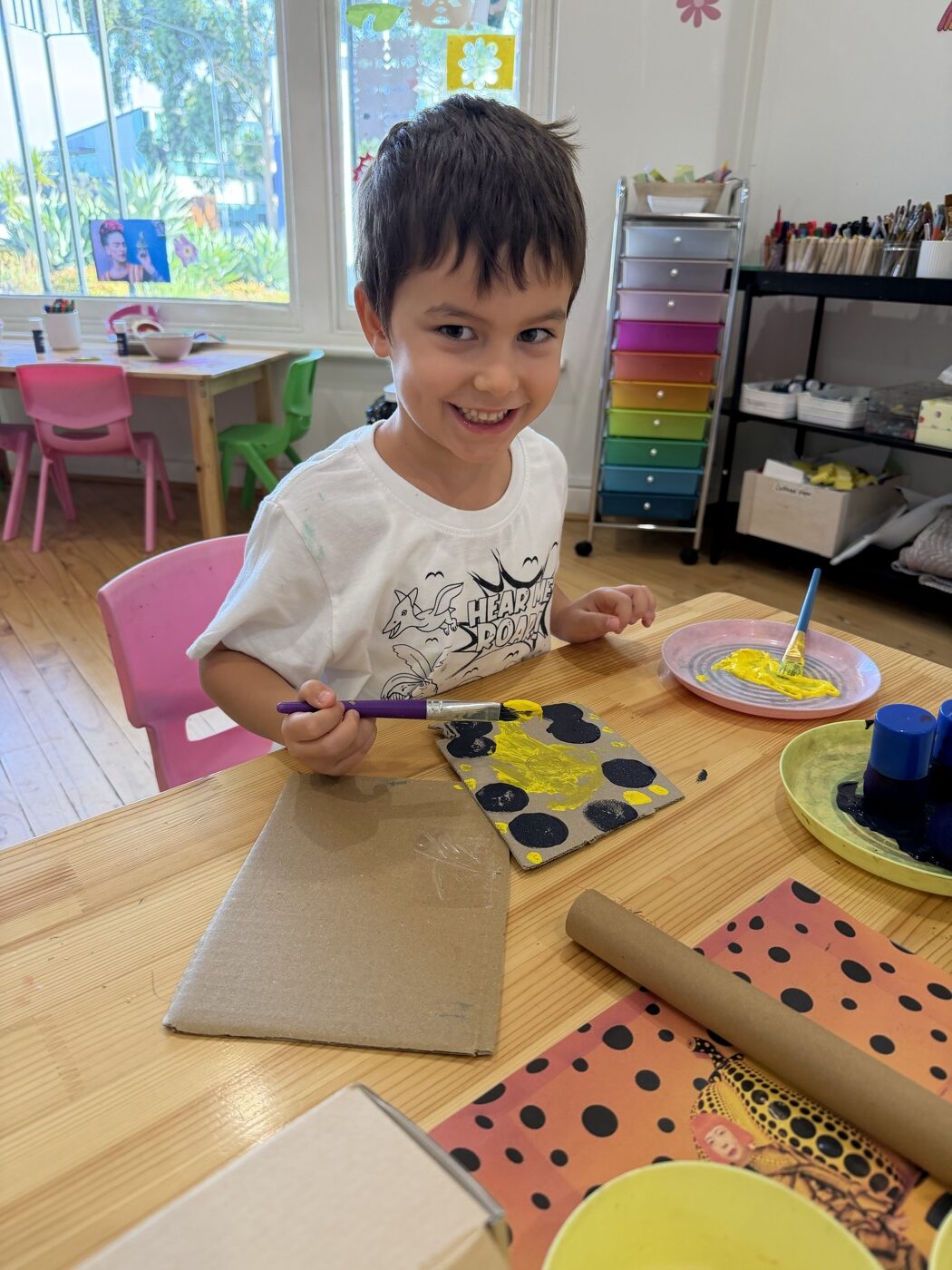 Children painting at a Mini Ivy art incursion
